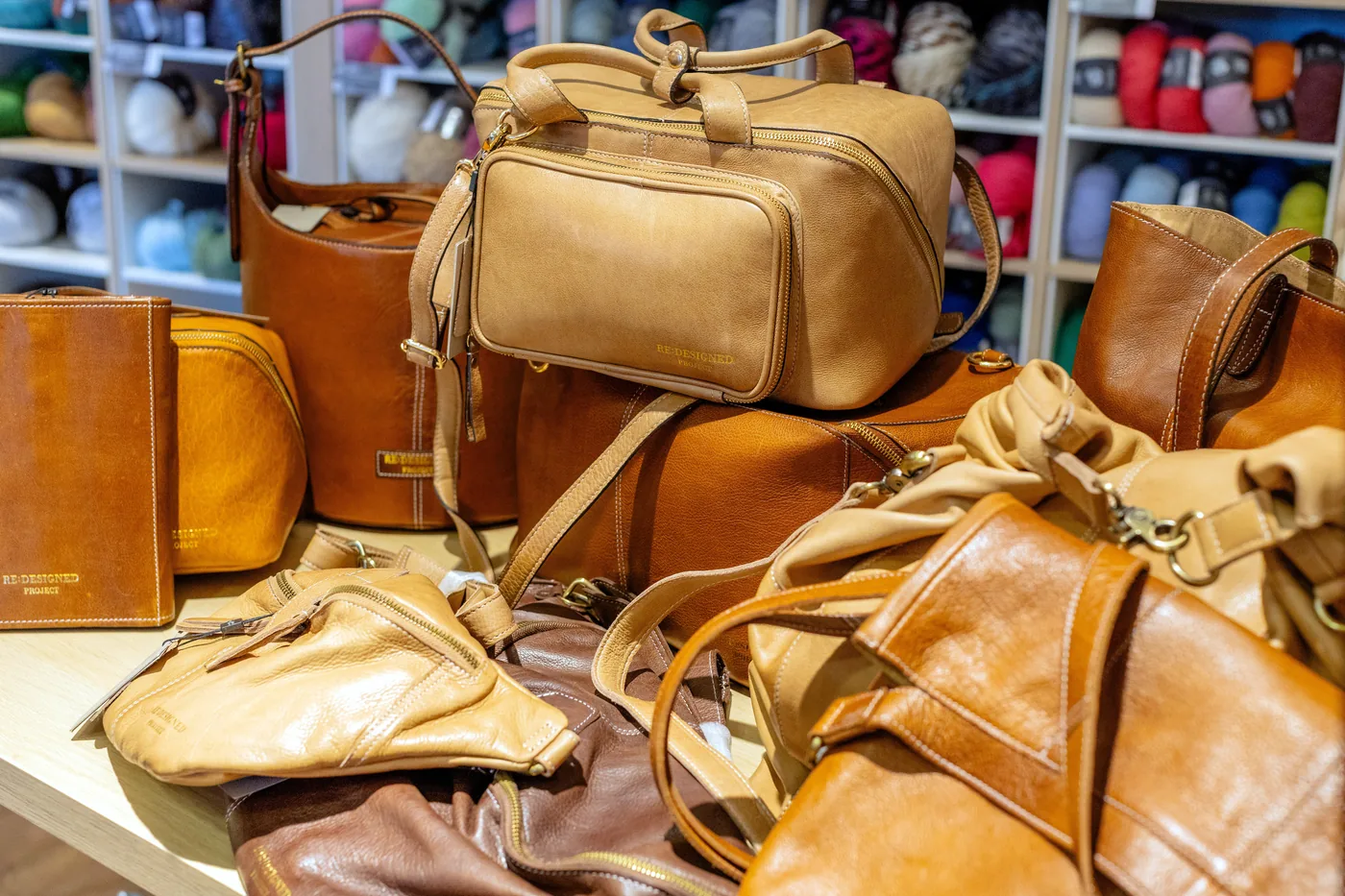 RE:DESIGNED Ledertaschen und Projekttaschen bei WollFadenZauber